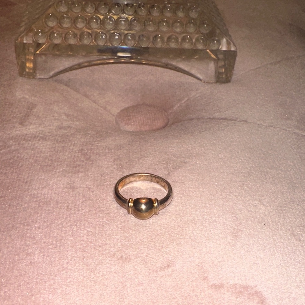 Elegant Gold-Toned Women's Ring